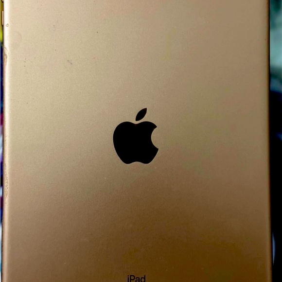 Ipad 6 generation 32gb - Picture 1 of 2